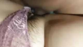 جنس لذيذ محلي الصنع لزوجين هواة مهبل غني مشعر مع بيكيني