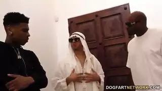 أودري رويال يحصل على بوسها العربي استغل من قبل بي بي سي جلسات الديوث