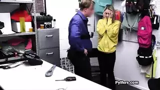 محاولة سرقة ديك رومي في بطن مزيف