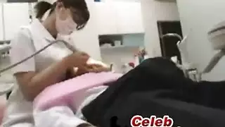 ممرضة اليابانية الساخنة هي دائما في مزاج لامتصاص ديك المريض، قبل ركوبها