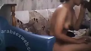 مراهقة عربية لذيذة جامعية صغيرة