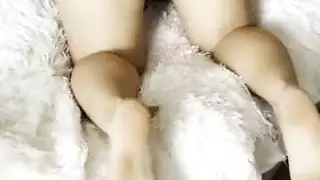 ممرضة عربية مع ثقوب مبللة