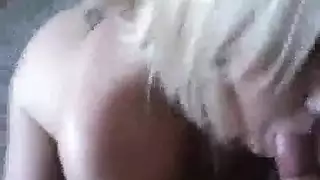 امرأة شقراء حسيات في جوارب بيضاء يجري مارس الجنس بجد في العمل، من قبل رئيسها قرنية