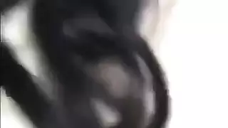 فايره نيك المنقبه راحت الحمام وفشخت كسها وهيا على القاعده وتهيج عشيقها