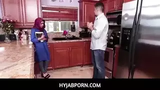 فتاة عربية صغيرة صغيرة أدا سانشيز تحصل على قضيب كبير
