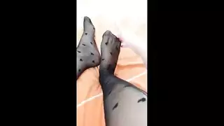 تدليك القدم في لباس ضيق