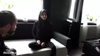 امرأة من سوريا لم ترغب في المص