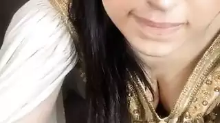 أفضل فتاة عربية للتكريم يرجى التكريم لها