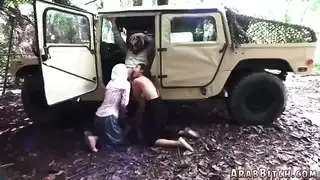 غرفة الطبيب العربي والرقص الساخن لأول مرة في عزلتنا الخاصة