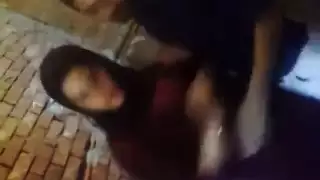 لعيون نسوانجى وواد ابن حرام ماسك خطيبته تفريش وتسخين فاجر