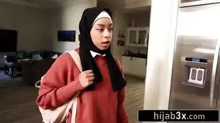 يطلب هوتي عن مراهق مسلم أن يعلمنا ممارسة الجنس