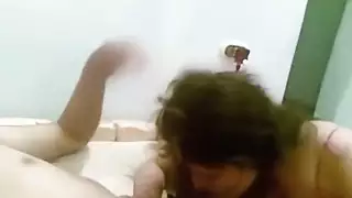 ترضع ويركبها من طيزها
