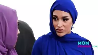 طريق الحرير إلى الانتقام (عندما تكتشف الميلف المغطاة المتعة) فيفيان ديسيلفا،