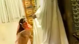 مثير فتاة عربية مارس الجنس من الصعب من قبل الديك ضخمة