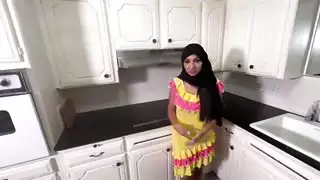 أميرة علي تتشرمط عشان الفلوس