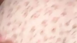 منفردا ساخنا لفتاة مسلمة فرك بوسها وإثارة البظر داخل حجابها الضيق
