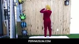 مدرب اللياقة البدنية يمارس الجنس مع العميل العربي الغريب